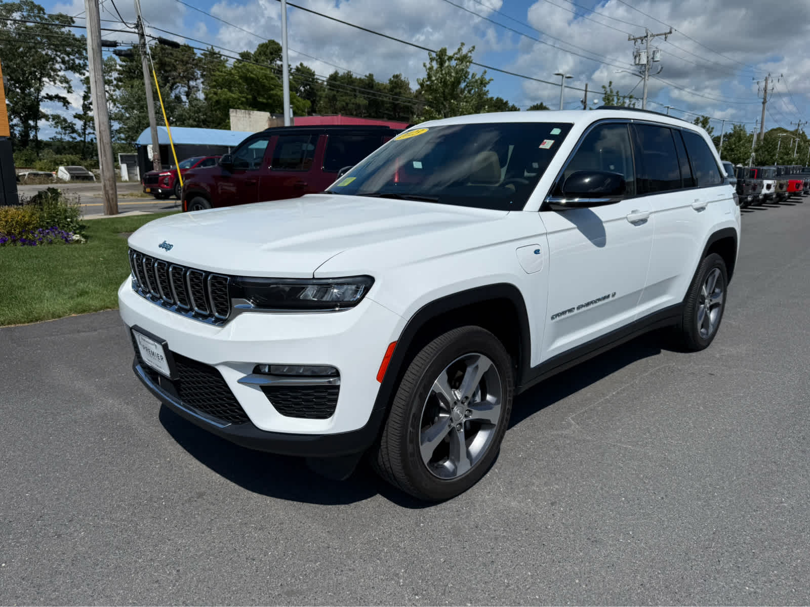 2023 Jeep Cherokee Base photo 3
