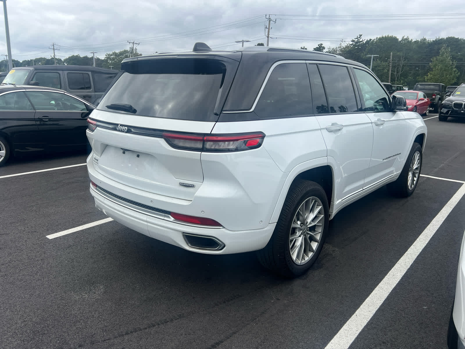 2022 Jeep Grand Cherokee Summit photo 4