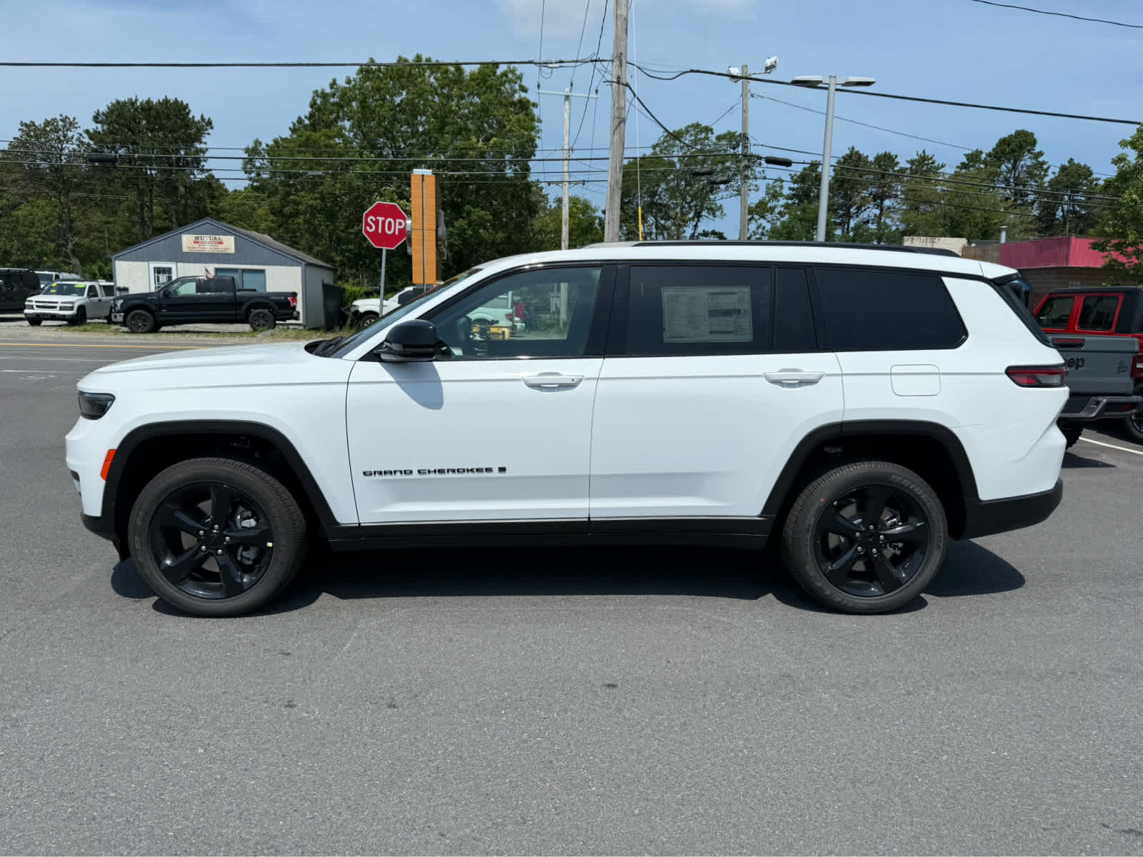 2025 Jeep Grand Cherokee Altitude photo 4