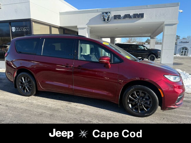 2021 Chrysler Pacifica Touring Van Passenger Van