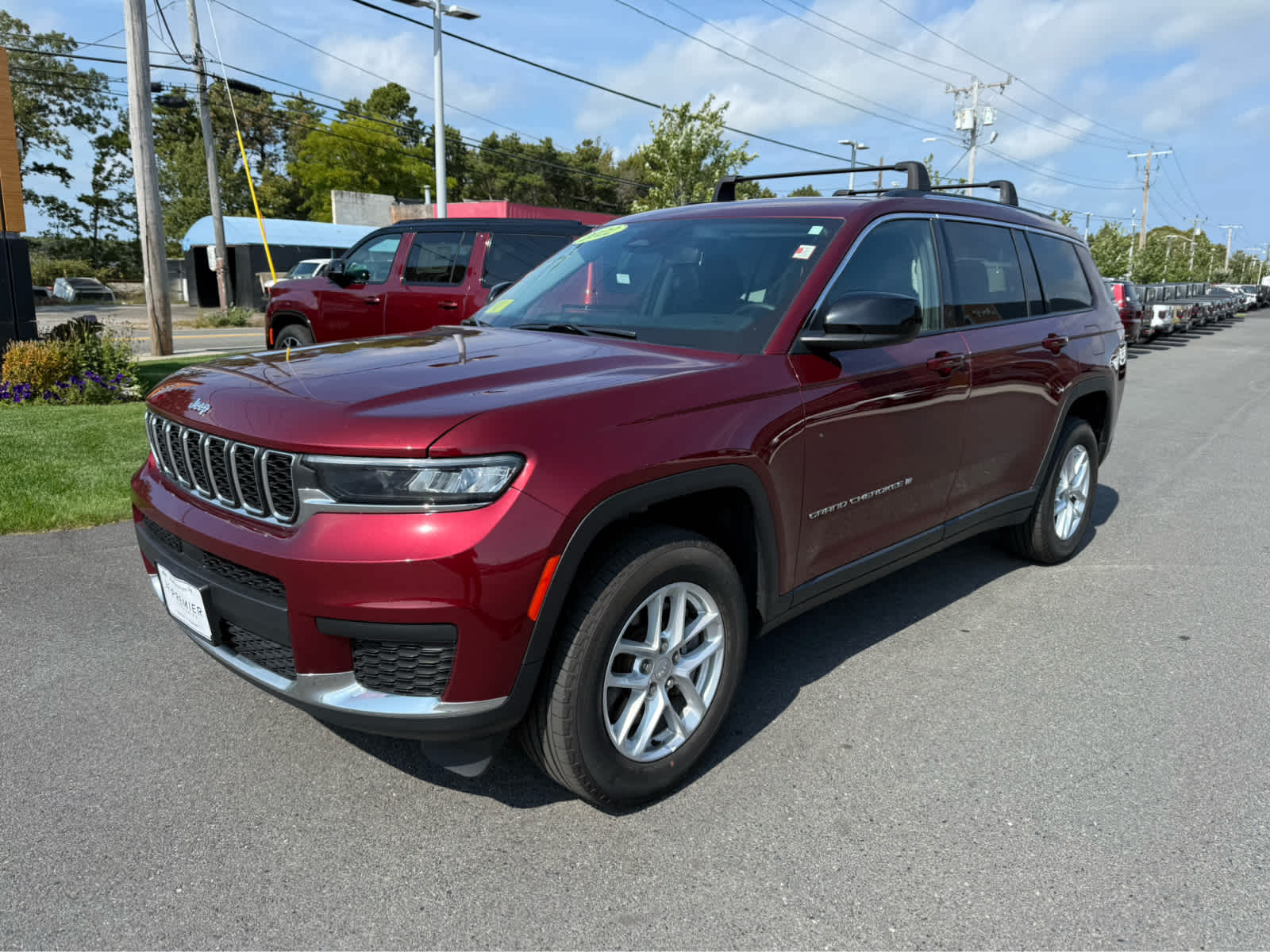 2022 Jeep Grand Cherokee Laredo photo 2