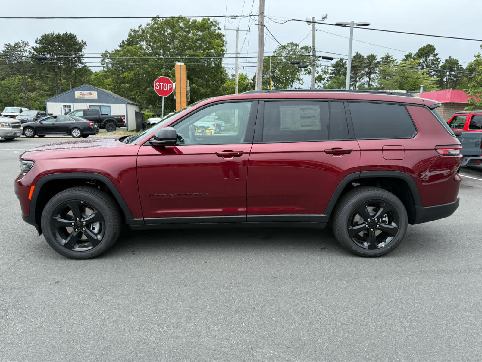 2025 Jeep Grand Cherokee Altitude photo 2