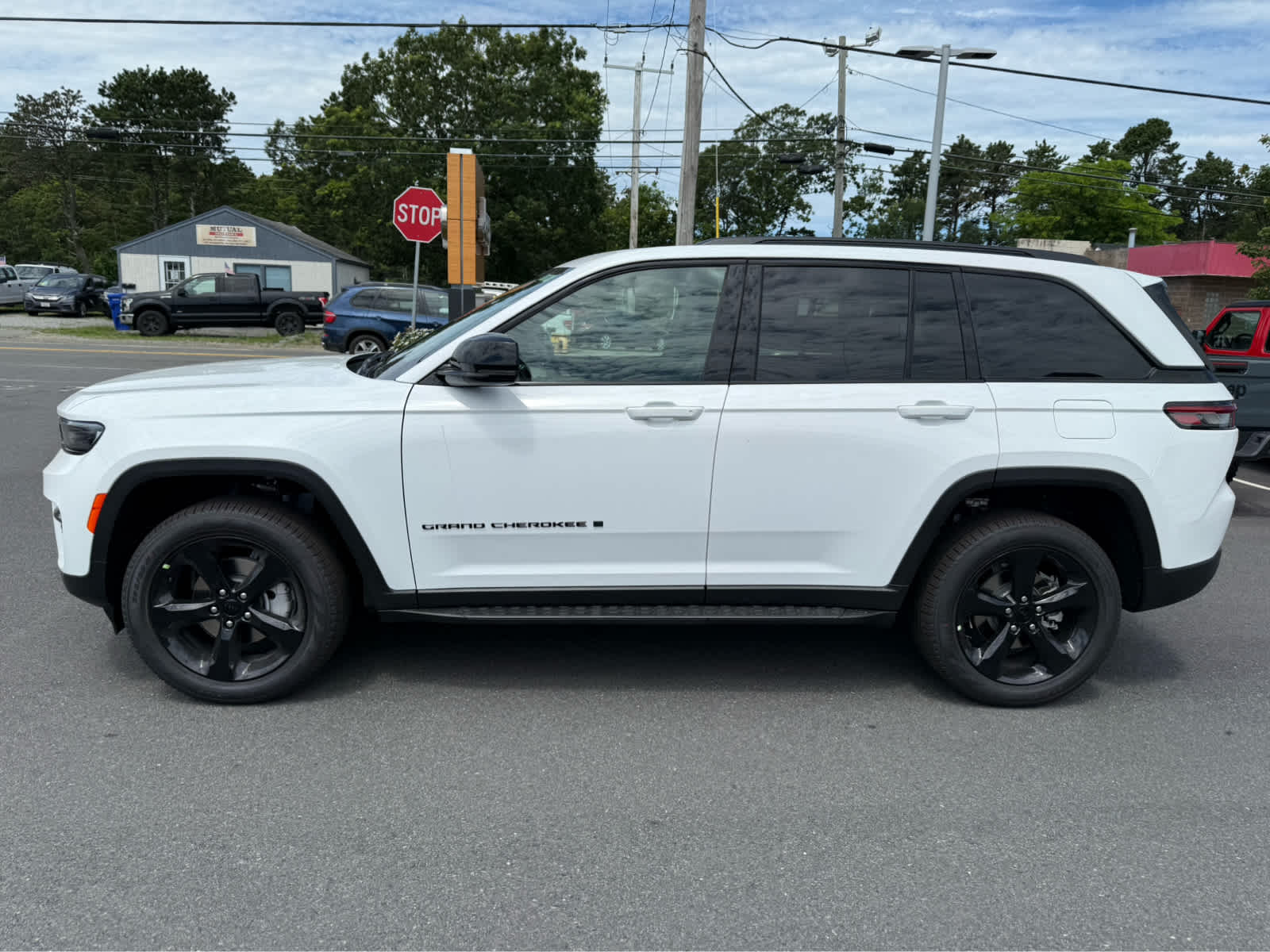 2025 Jeep Grand Cherokee Limited photo 4