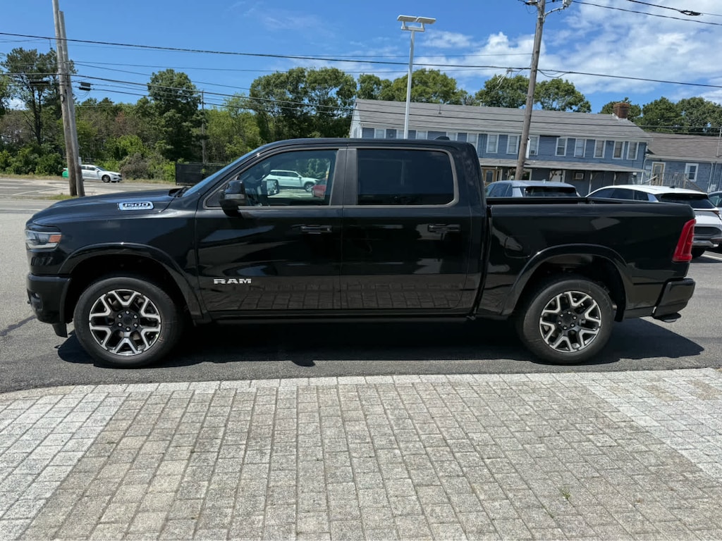 New 2026 Ram 1500 LARAMIE CREW CAB 4X4 5'7 BOX Pickup