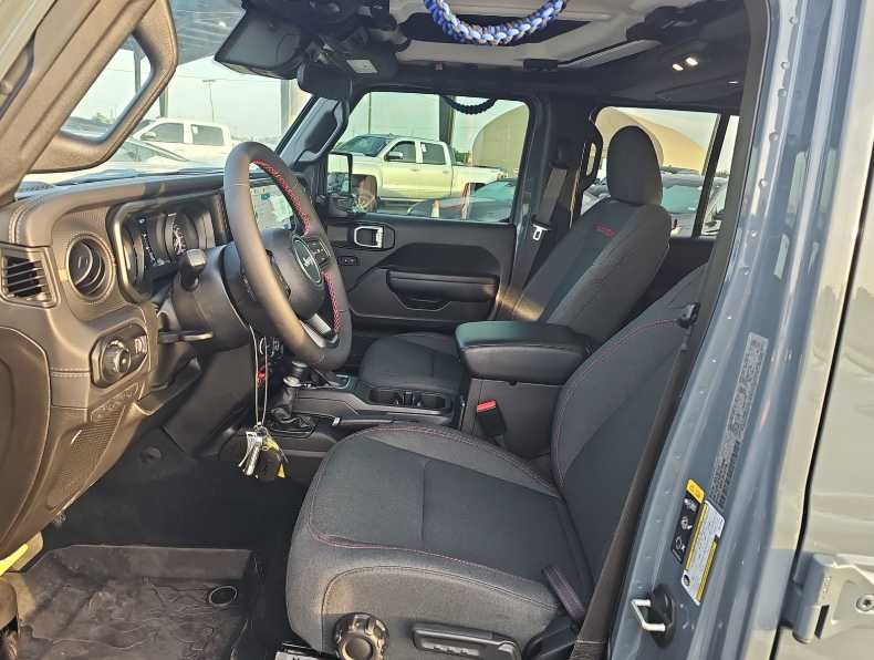 2024 Jeep Wrangler Rubicon photo 4