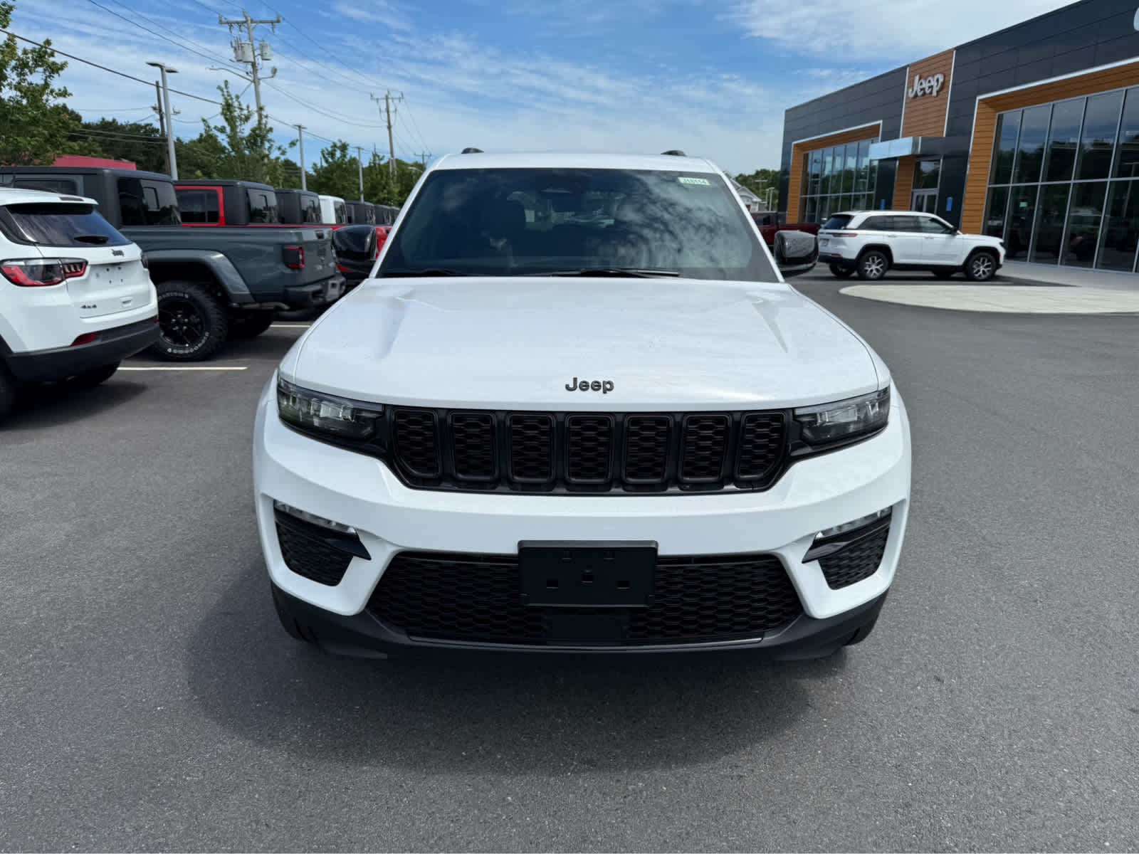 2025 Jeep Grand Cherokee Limited photo 2