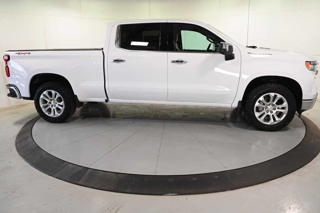2024 Chevrolet Silverado 1500 LTZ photo 2