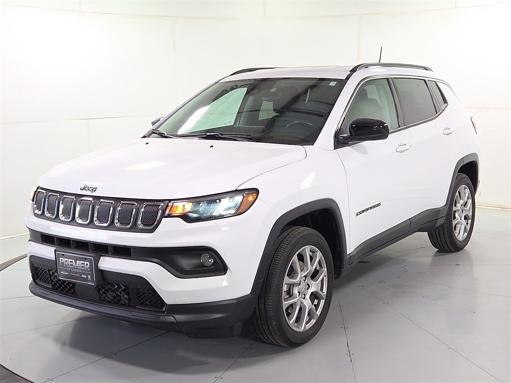 2022 Jeep Compass Latitude Lux photo 2