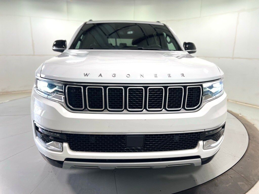 2023 Jeep Wagoneer L Series II photo 3