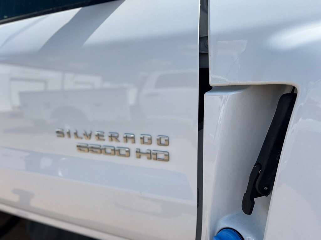 2023 Chevrolet Silverado 5500HD Work Truck photo 2