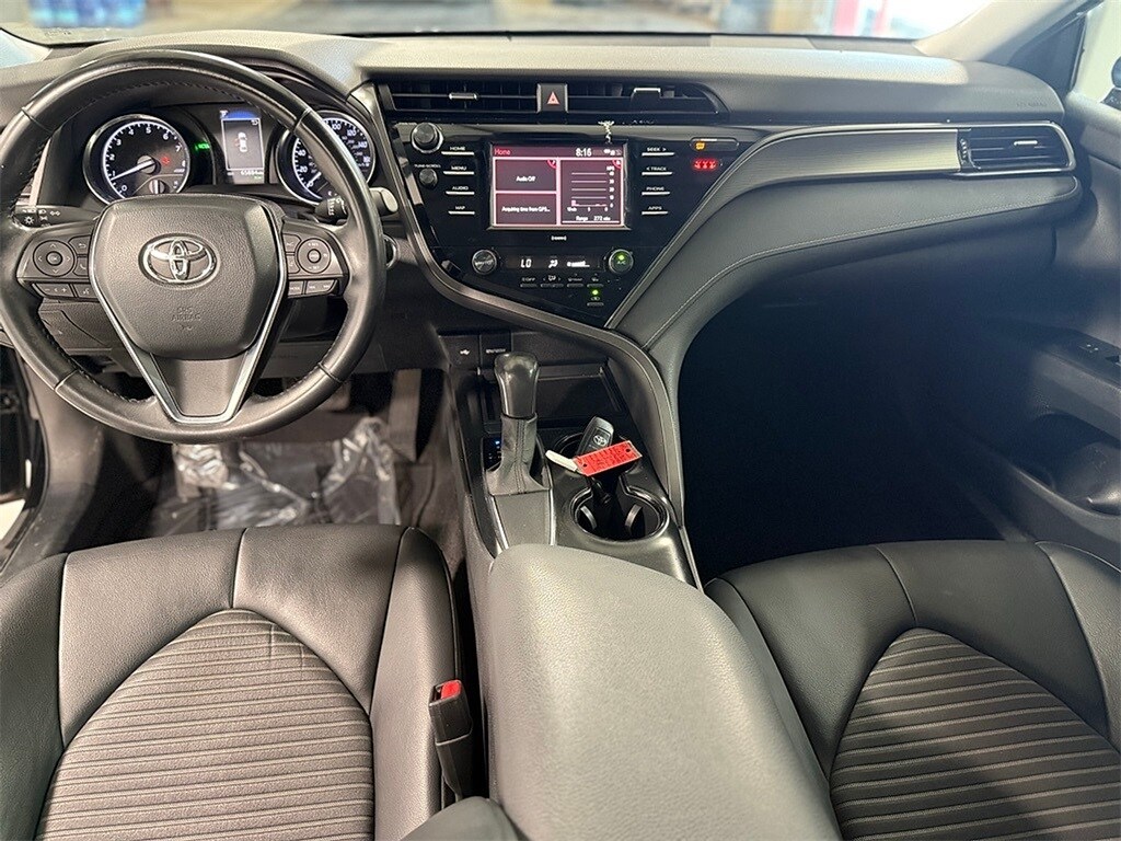 2020 Toyota Camry SE photo 2