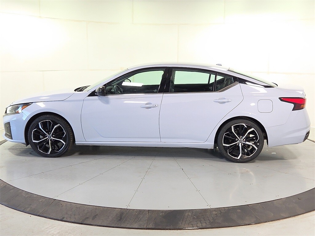 2024 Nissan Altima 2.5 SR photo 3