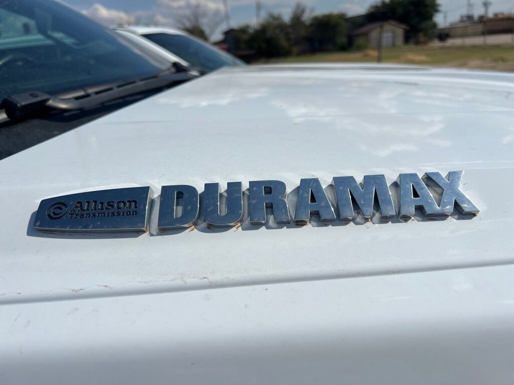 2023 Chevrolet Silverado 5500HD Work Truck photo 3