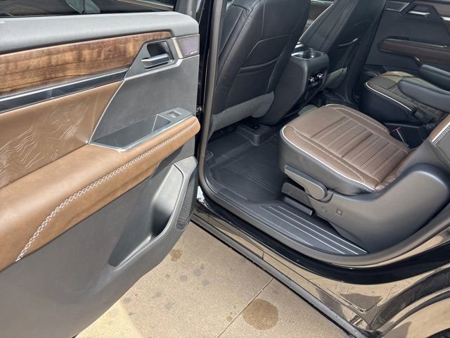 2026 GMC Acadia Denali Ultimate - Photo 17