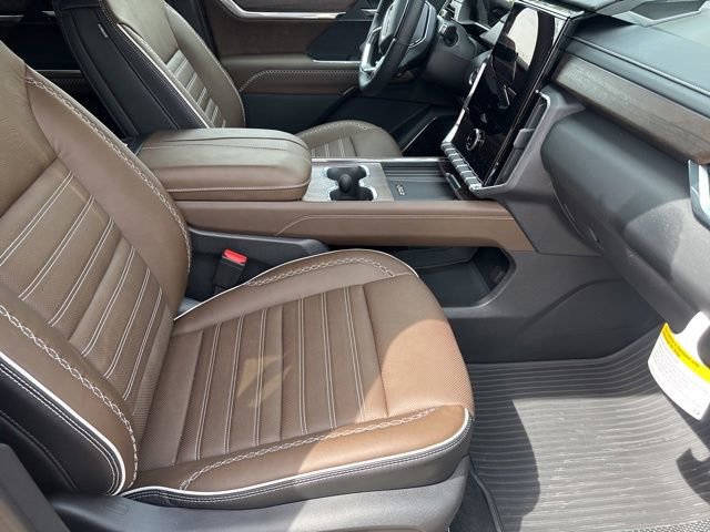2026 GMC Acadia Denali Ultimate - Photo 23