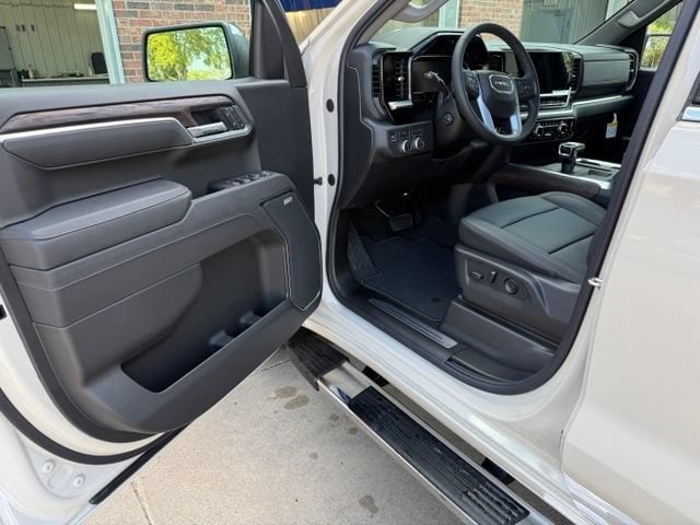 2026 GMC Sierra 1500 SLT - Photo 11