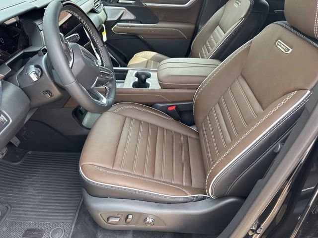 2026 GMC Acadia Denali Ultimate - Photo 14