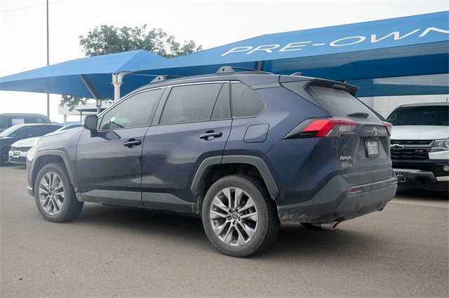 2020 Toyota RAV4 XLE Premium photo 3