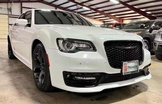 2023 Chrysler 300 S's photo