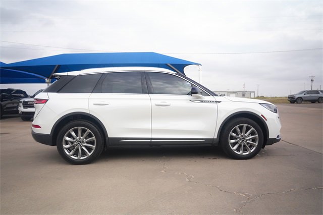 2022 Lincoln Corsair Standard photo 3