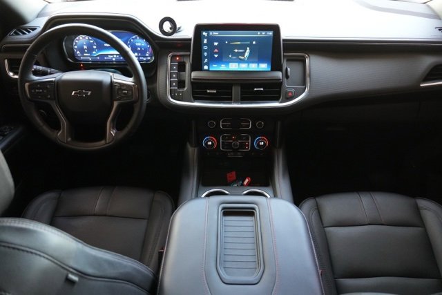 2023 Chevrolet Suburban RST photo 2