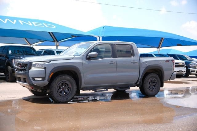 2025 Nissan Frontier PRO-4X Crew Cab 4X4's photo