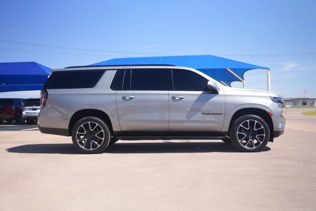 2023 Chevrolet Suburban RST photo 3
