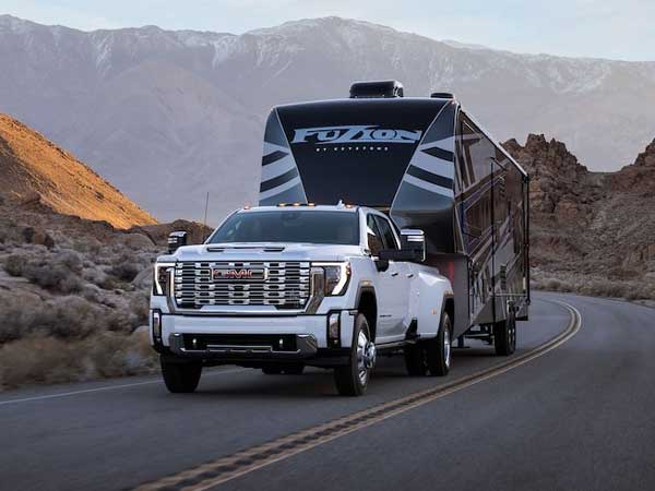 2025 GMC Sierra HD towing