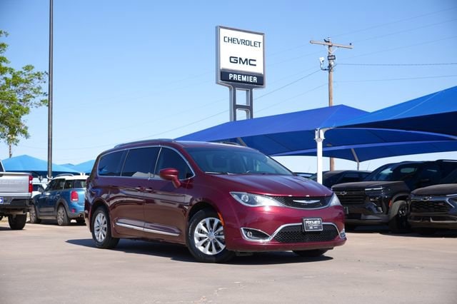2019 Chrysler Pacifica Touring L's photo