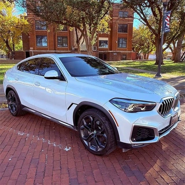 2021 BMW X6 40i's photo