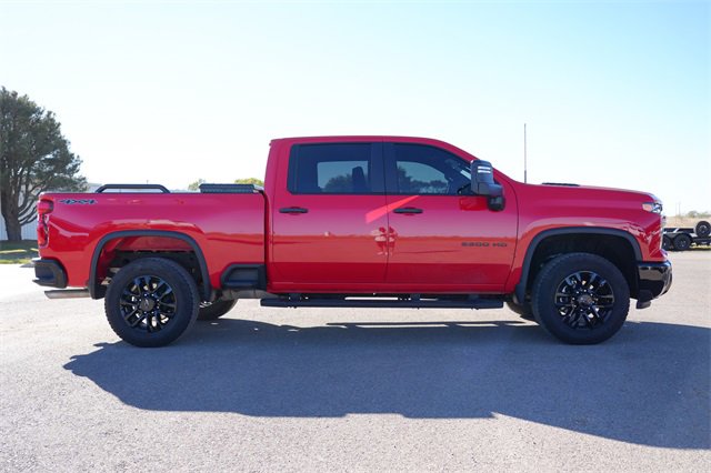 2025 Chevrolet Silverado 2500HD Custom photo 3