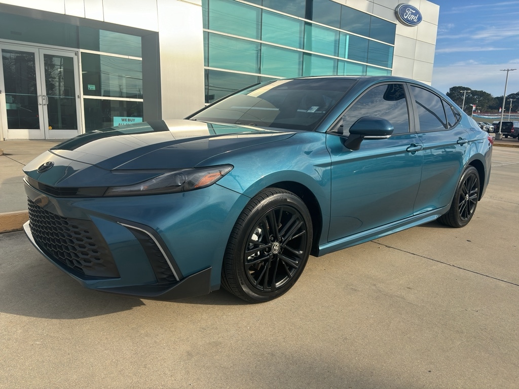 Used 2025 Toyota Camry SE Sedan