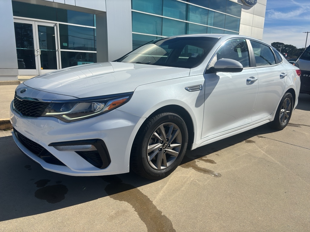 2020 Kia Optima LX's photo