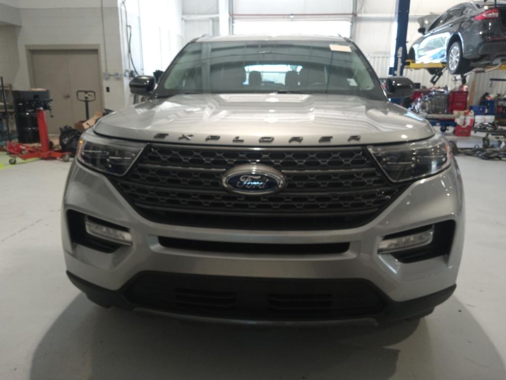 2022 Ford Explorer XLT 2