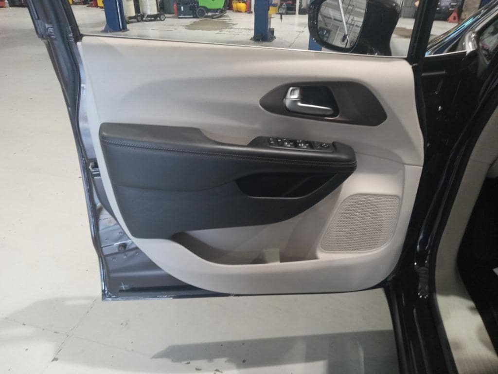 2018 Chrysler Pacifica Touring L 12