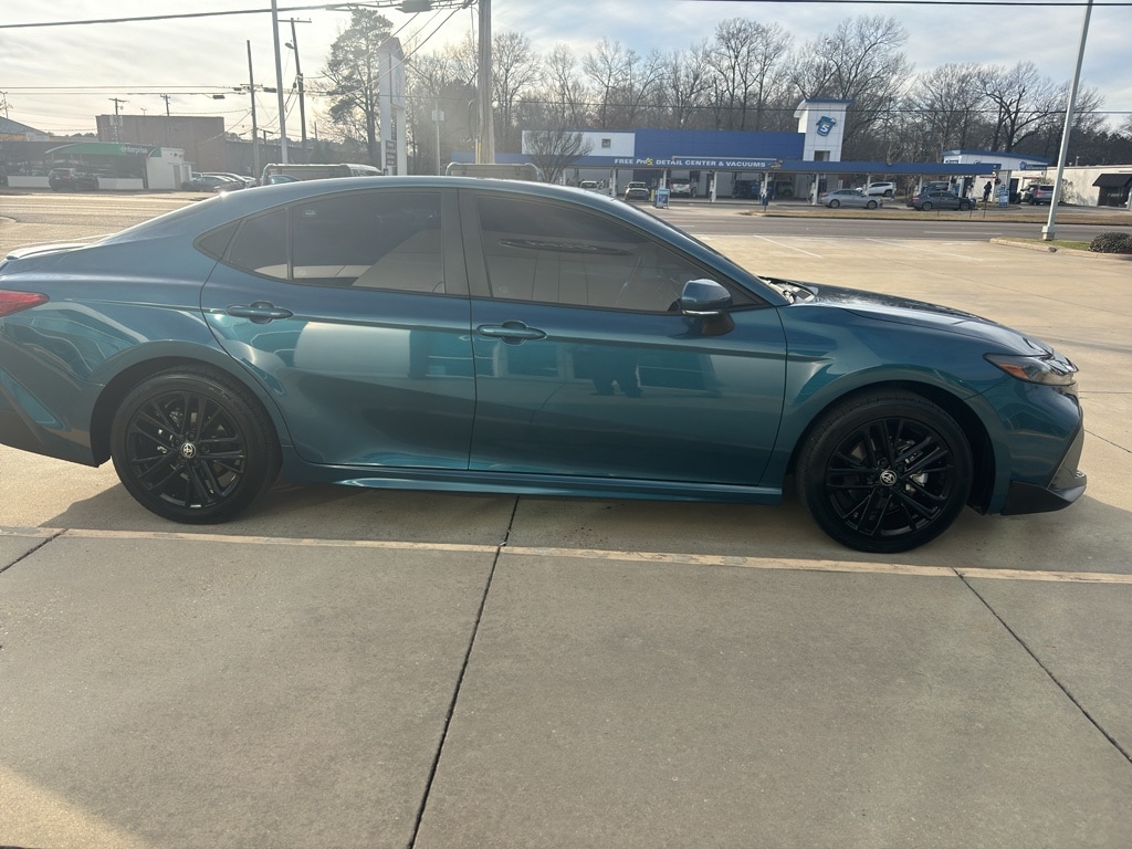 Used 2025 Toyota Camry SE Sedan