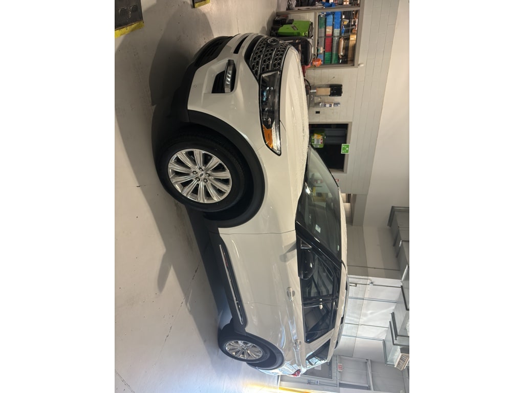 2023 Ford Explorer Limited's photo