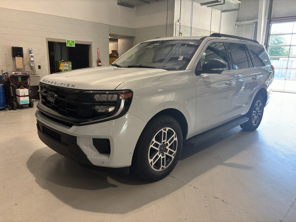 2025 Ford Expedition Active 4x4's photo