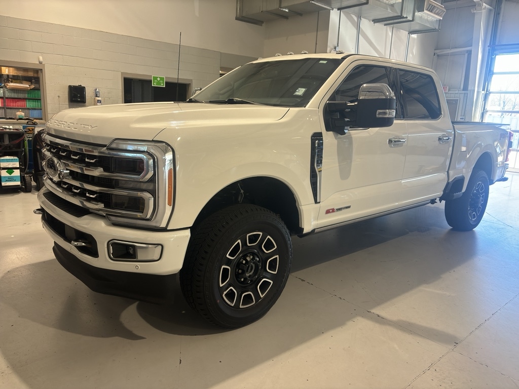 2023 Ford F-250 Super Duty Platinum's photo
