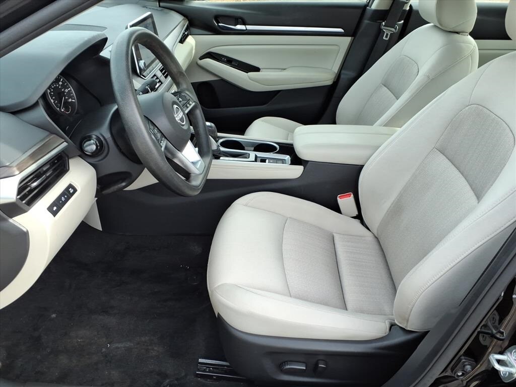 Used 2023 Nissan Altima 2.5 SV Sedan