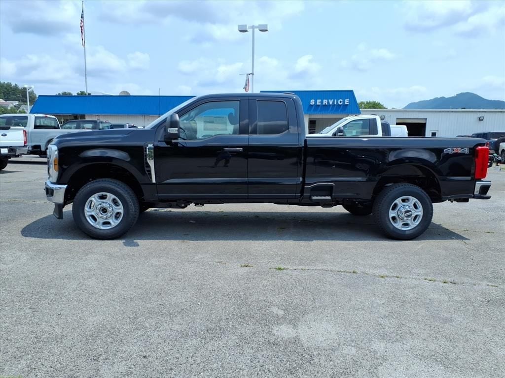 New 2026 Ford F-350 XLT Truck Super Cab