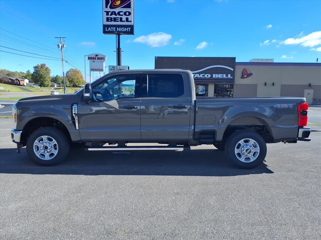 New 2026 Ford F-250 XLT Truck Crew Cab