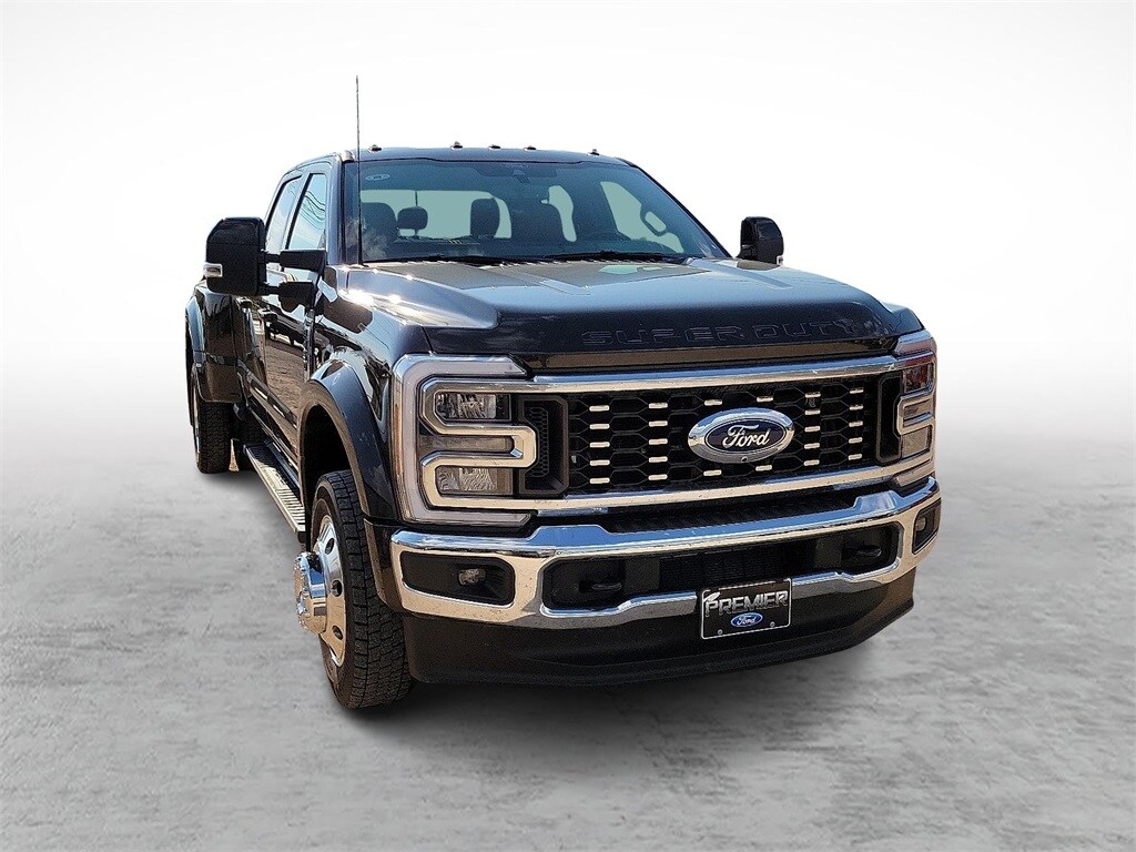2025 Ford F-450 Lariat photo 2