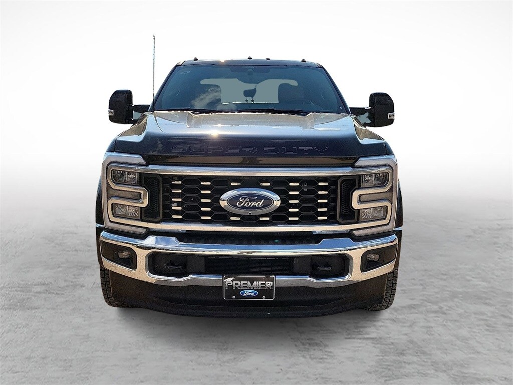 2025 Ford F-450 Lariat photo 3