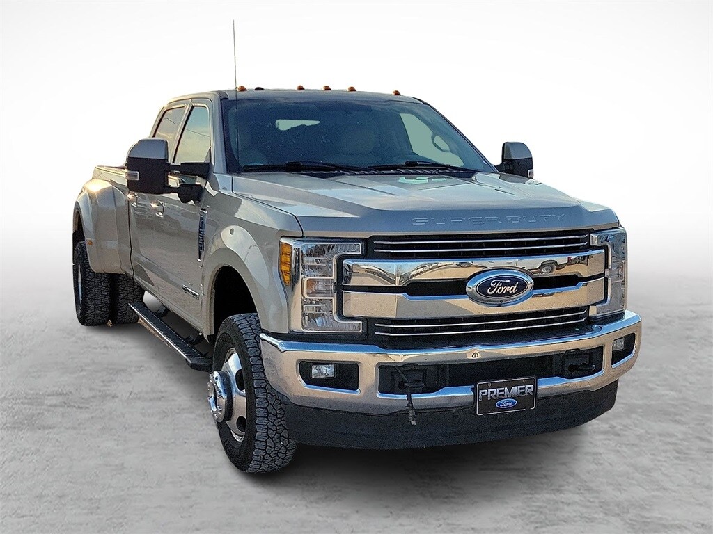 2017 Ford F-350 Lariat photo 3