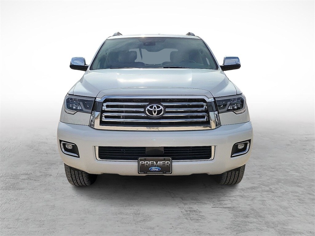 2021 Toyota Sequoia Platinum photo 3