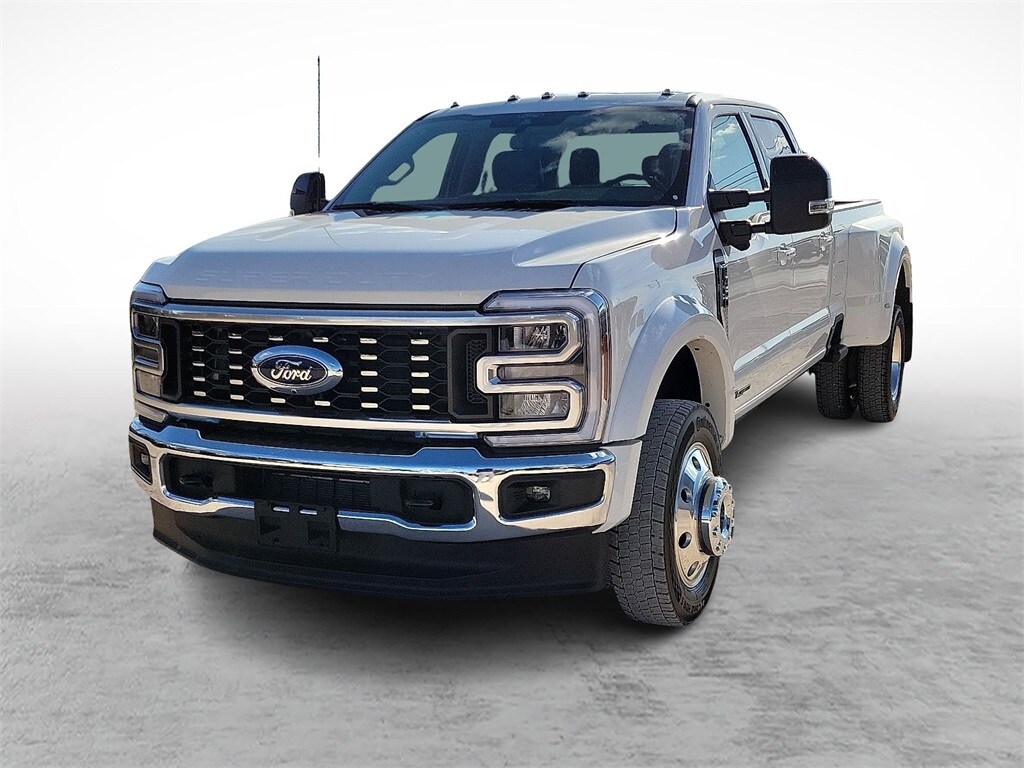2026 Ford F-450 Lariat photo 4