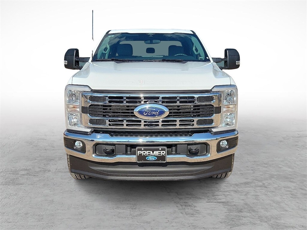 2025 Ford F-250 XLT photo 3