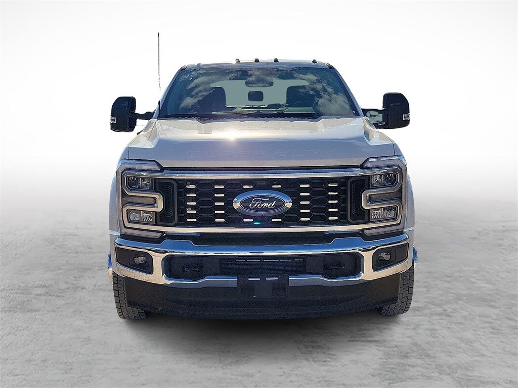 2026 Ford F-450 Lariat photo 3