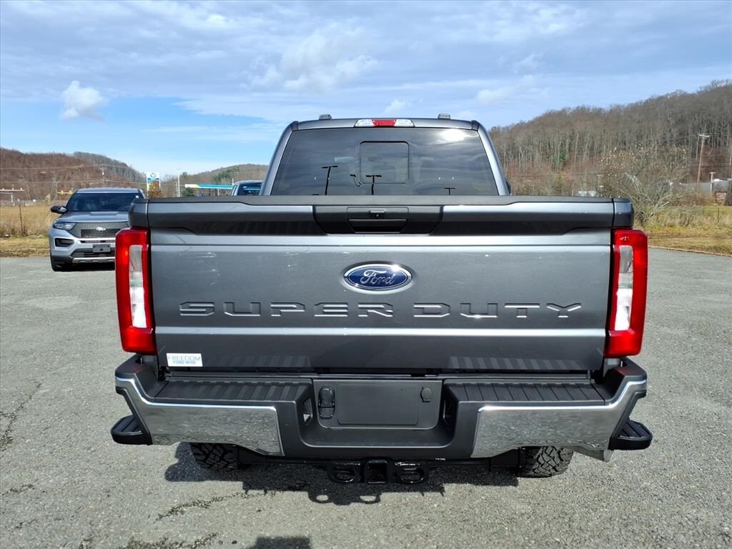New 2026 Ford F-350 Truck Crew Cab
